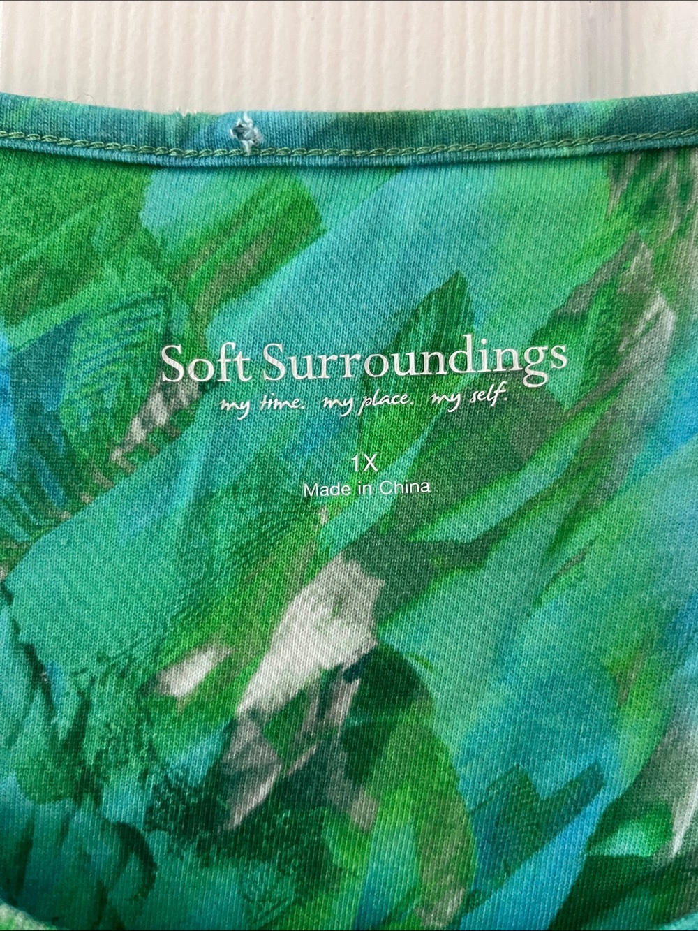 Soft Surroundings Blu Green Red Orange Splash of Metallic Silver Print Top - Picture 2 of 5